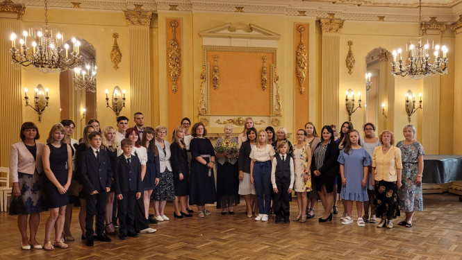 konkursa laureātu un pedagogu kopbilde