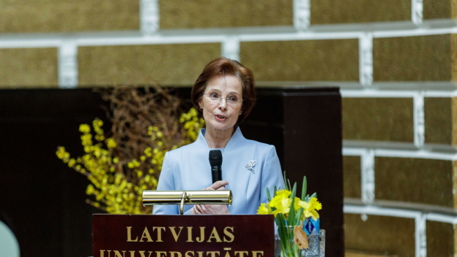 Andra Levite uzstājas Latvijas Universitātes Lielajā aulā “Hospiss LV” rīkotajā diskusijā “Tiesības uz cieņpilnu nāvi”