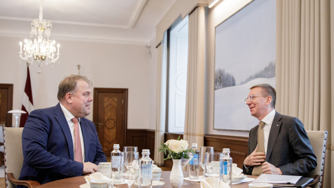 30.10.2023. Valsts prezidenta Edgara Rinkēviča tikšanās ar Latvijas pašvaldību savienības priekšsēdi Gintu Kaminski