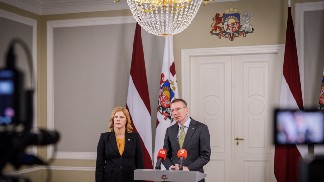 29.11.2023. Valsts prezidents Edgars Rinkēvičs atbild uz mediju jautājumiem pēc tikšanās ar Ministru prezidenti Eviku Siliņu. 