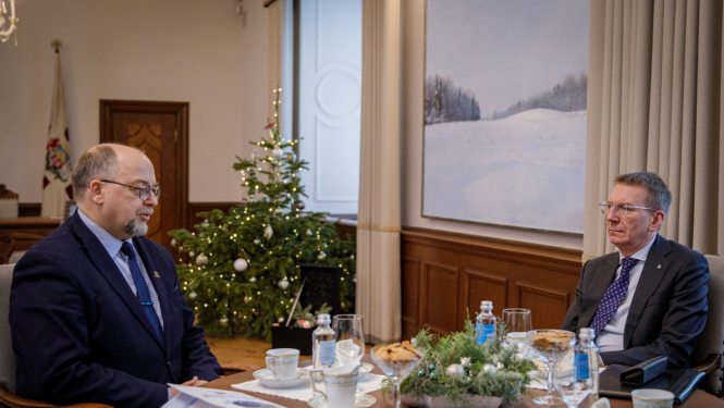 19.12.2023. Valsts prezidenta Edgara Rinkēviča tikšanās ar Latvijas Brīvo arodbiedrību savienības priekšsēdētāju Egilu Baldzēnu.