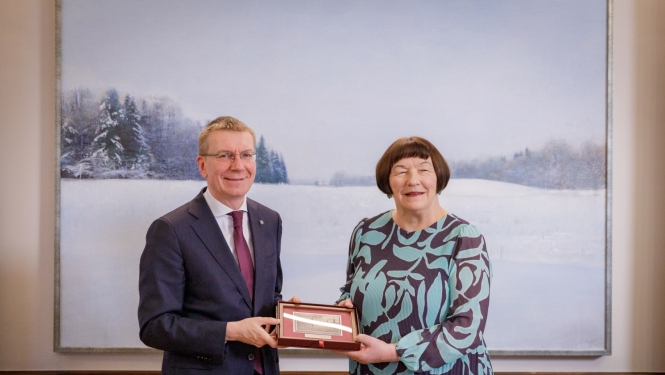 20.02.2024. Valsts prezidents sveic Latvijas Nacionālā mākslas muzeja direktori Māru Lāci apaļajā dzīves jubilejā