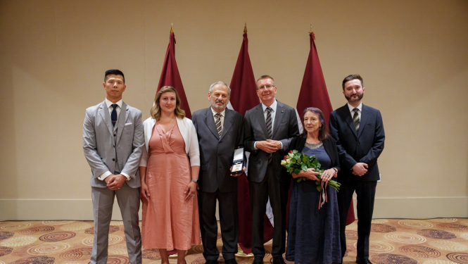 06.07.2024. Valsts prezidents Edgars Rinkēvičs Toronto, Kanādā, pasniedz Triju Zvaigžņu ordeni latviešu sabiedriskajam darbiniekam Kanādā Viesturam Arvīdam Zariņam.