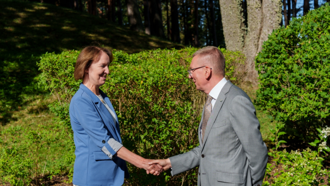 12.08.2024. Valsts prezidenta Edgara Rinkēviča tikšanās ar viedās administrācijas un reģionālās attīstības ministri Ingu Bērziņu