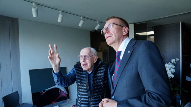 20.09.2024. Valsts prezidenta Edgara Rinkēviča tikšanās ar gleznotāju un rakstnieku Raimondu Staprānu