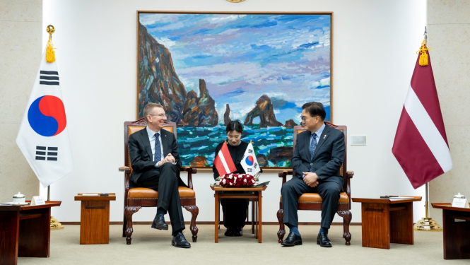 29.11.2024. Valsts prezidenta Edgara Rinkēviča darba vizīte Korejas Republikā: tikšanās ar Korejas Republikas Nacionālās Asamblejas priekšsēdētāju Vonsiku Vu (Woo Won Shik)