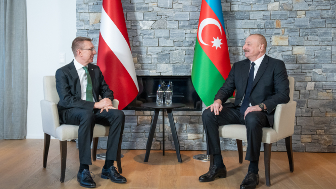Valsts prezidents Davosā tiekas ar Azerbaidžānas prezidentu
