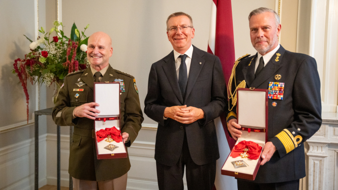 Valsts augstāko apbalvojumu pasniegšanas ceremonija Latvijas vēstniecībā Nīderlandes Karalistē