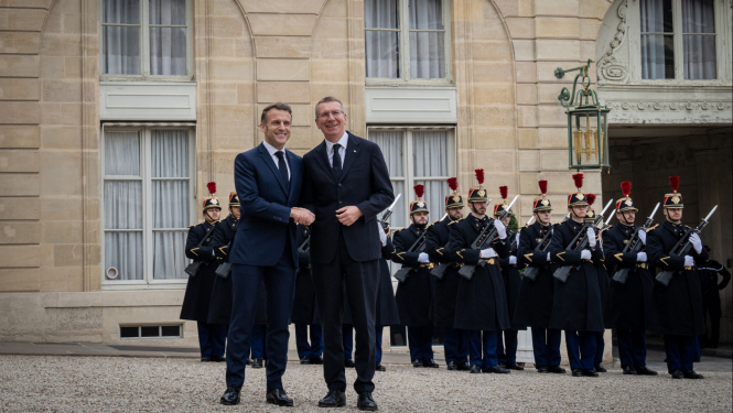 Valsts prezidents Edgars Rinkēvičs Parīzē tiekas ar Francijas prezidentu Emanuelu Makronu