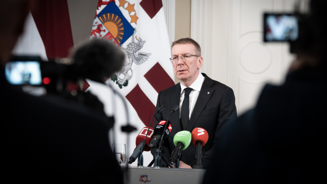 Valsts prezidents Edgars Rinkēvičs sniedz komentārus medijiem par godīgu un drošu 2026. gada Saeimas vēlēšanu organizēšanu