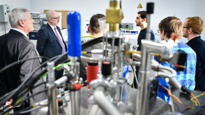 Valsts prezidents izsaka gandarījumu par LU Cietvielu fizikas institūta devumu Latvijai un pasaulei