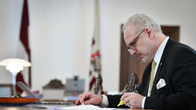 Valsts prezidents prasa novērst iespējas mīkstināt vai apiet totalitāro režīmu simbolu izmantošanas aizliegumu publiskos pasākumos