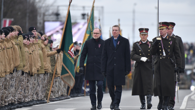 Valsts prezidents iet parādē