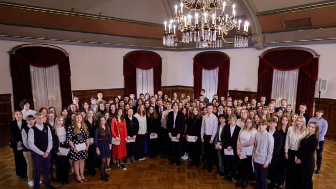 Kopbilde ar skolēniem