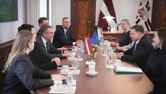 04.04.2025. Valsts prezidenta Edgara Rinkēviča tikšanās ar Eiropas Savienības ekonomikas un produktivitātes, īstenošanas un vienkāršošanas komisāru Valdi Dombrovski