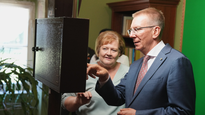 Valsts prezidents apmeklē Varakļānu muižu