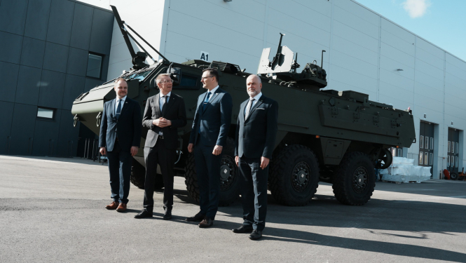 Valsts prezidents Edgars Rinkēvičs apmeklē bruņumašīnu “Patria” ražotni
