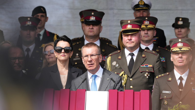 04.05.2026. Valsts prezidents Edgars Rinkēvičs piedalās 4. maija militārajā parādē Aizkrauklē