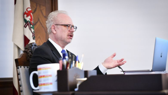 Valsts prezidents sarunā ar Vācijas prezidentu runā par prāmju nodrošināšanu kravas automašīnām