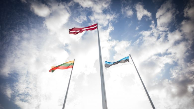 Baltijas valstu prezidenti Rīgā apspriedīs NATO samita rezultātus un reģionālos projektus