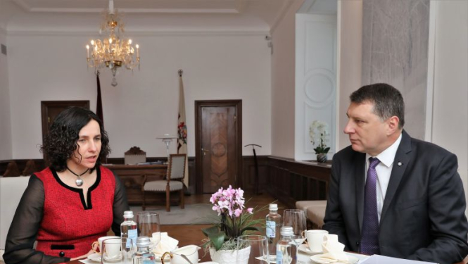 Valsts prezidents Raimonds Vējonis tiekas ar izglītības un zinātnes ministri Ilgu Šuplinsku