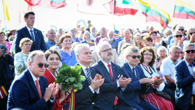 Valsts prezidenta Egila Levita uzruna uz Latvijas–Lietuvas robežas Grenctālē, atzīmējot Baltijas ceļa 30. gadadienu