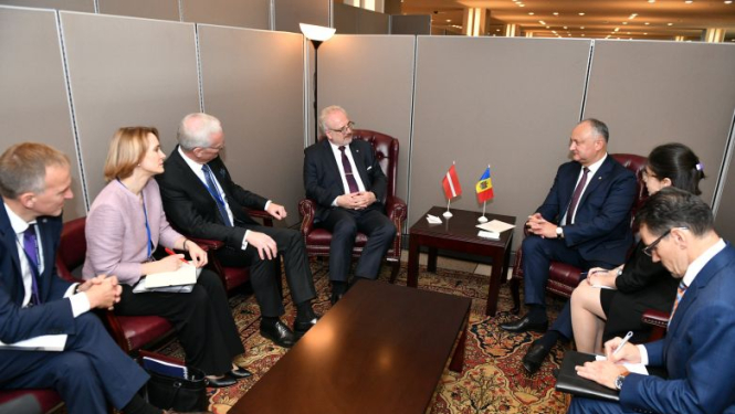 Valsts prezidents divpusējās sarunās aktualizē Moldovai un Austrijai nozīmīgus tematus