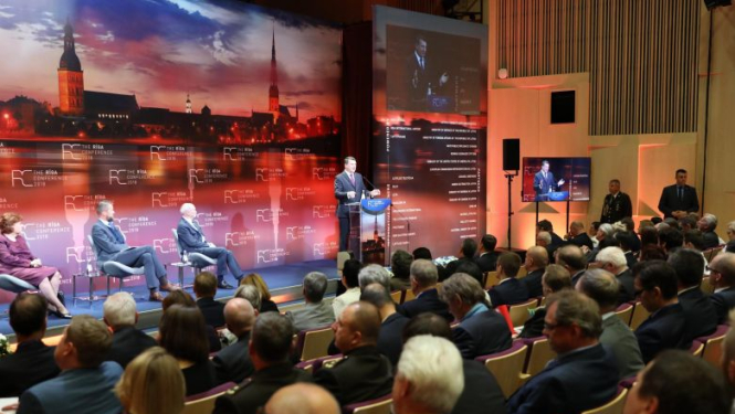 Valsts prezidents: brīvība, taisnīgums, cieņa pret visiem cilvēkiem - tās ir Amerikas vērtības, tās ir Eiropas vērtības, tās ir Latvijas vērtības, kas kopīgiem spēkiem ir jāsaglabā un jāaizsargā