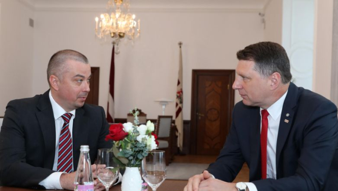 Valsts prezidents ar KNAB priekšnieku pārrunā priekšvēlēšanu aģitācijas finansēšanas uzraudzību