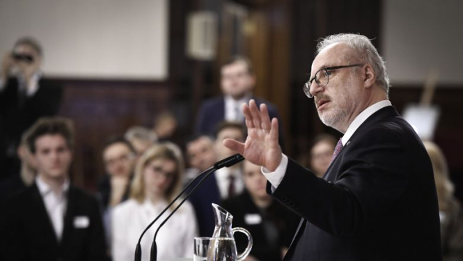 Rīgas pilī 60 dažādu paaudžu sabiedrības pārstāvju aizsāk solidaritātes sarunu ciklu