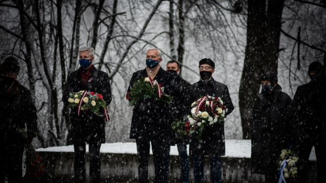 Valsts prezidenta kancelejas vadītājs Andris Teikmanis piemin Rumbulas traģēdijas upurus