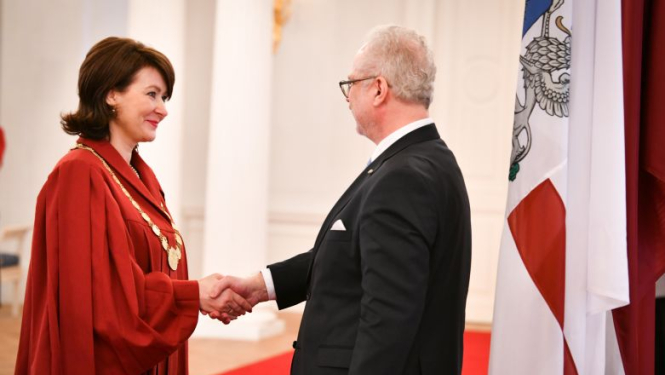 Valsts prezidentam tiesneša svinīgo solījumu dod Augstākās tiesas tiesnese Sandra Kaija