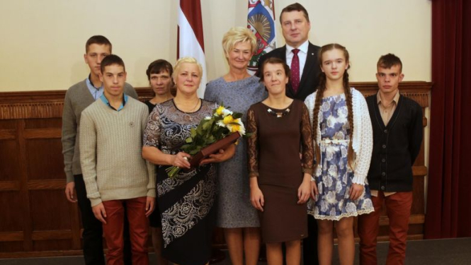 Valsts prezidents: Latviju nākamajā simtgadē es redzu bez bērnunamiem