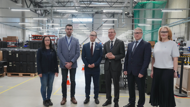 Valsts prezidents bezpilota lidaparātu ražošanas uzņēmuma “Edge Autonomy” Rīgas struktūrvienības vadības pārstāvji