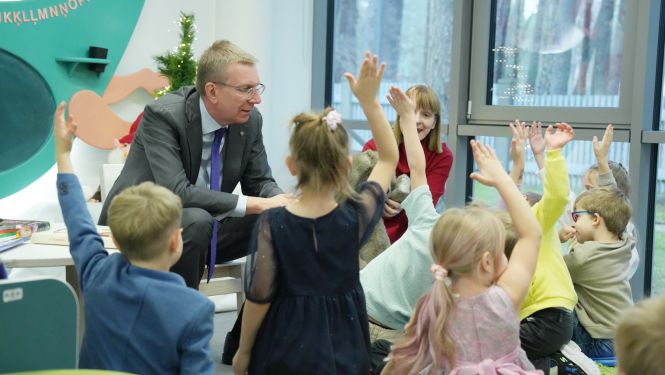 Valsts prezidents apmeklē Jūrmalas Centrālo bibliotēku