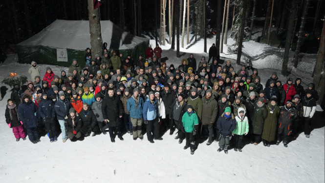 Valsts prezidents Edgars Rinkēvičs apmeklē skautu un gaidu nometni “Baltais vilks 2026”