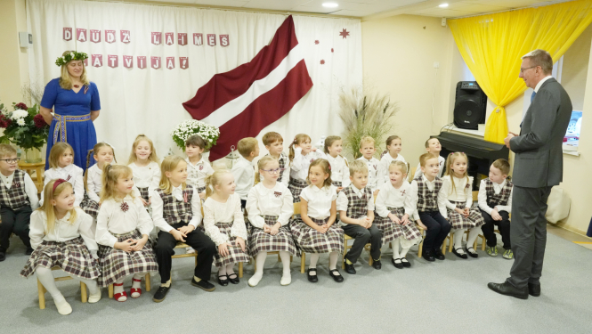 Valsts prezidents apmeklē Ogres pirmsskolas izglītības iestādi “Strautiņš”