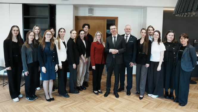 Valsts prezidents apmeklē Vidzemes Augstskolu