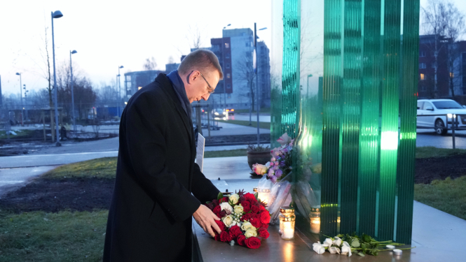 Valsts prezidents Edgars Rinkēvičs apmeklēja Zolitūdes traģēdijas vietu