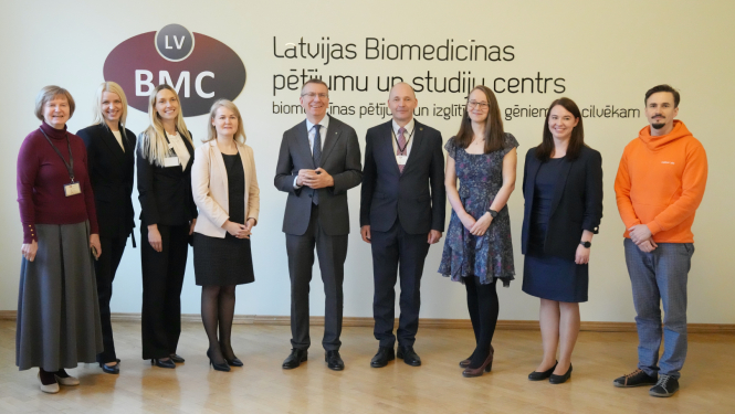 Valsts prezidents Edgars Rinkēvičs apmeklē Latvijas Biomedicīnas pētījumu un studiju centru