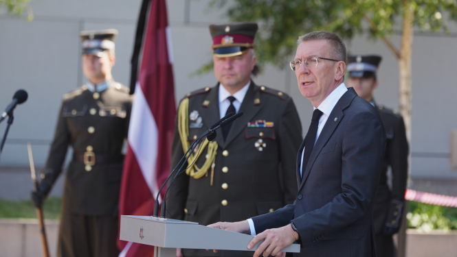 Valsts prezidents Edgars Rinkēvičs piedalās Komunistiskā genocīda upuru piemiņas dienas pasākumā 