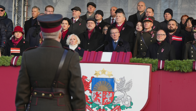 Valsts prezidents uzrunā militārajā parādē