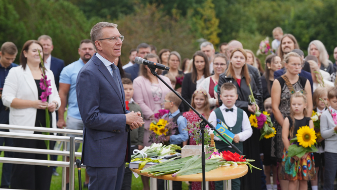 Valsts prezidents Edgars Rinkēvičs piedalās Zinību dienas pasākumos Saldus novadā