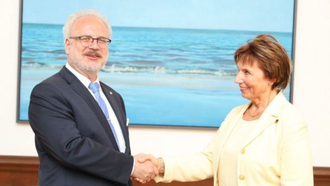 Valsts prezidents tiekas ar Saeimas priekšsēdētājas biedri Dagmāru Beitneri Le-Gallu