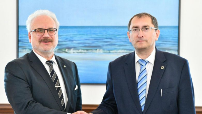 Valsts prezidents ar satiksmes ministru pārrunā sabiedrībai un uzņēmējdarbībai pievilcīga satiksmes tīkla attīstību