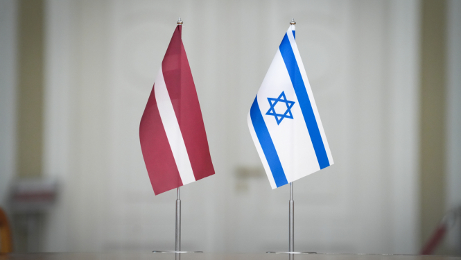 Latvijas un Izraēlas karodziņi