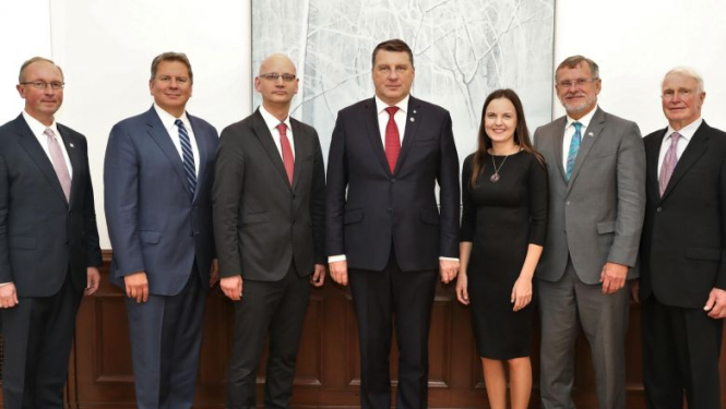 Valsts prezidents tiekas ar Pasaules brīvo latviešu apvienības pārstāvjiem