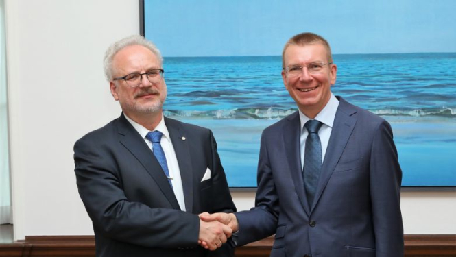 Valsts prezidents Egils Levits ar ārlietu ministru apspriež plašu jautājumu loku