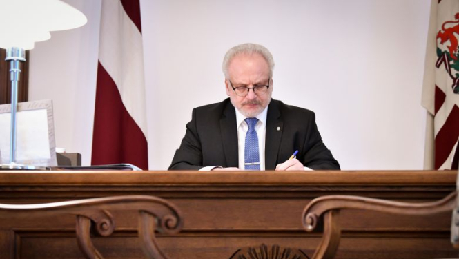 Valsts prezidents izskatījis 15 notiesāto personu apžēlošanas lūgumus