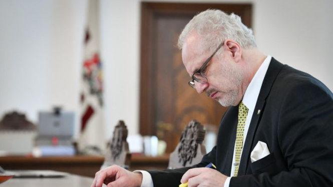 Valsts prezidents: ir laiks atbalstīt latviešu zinātniekus cīņā ar Covid-19 vīrusu